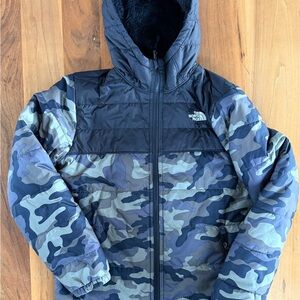 The North Face Kids Camo Puffer Jacket - Black, Brown, and Green.